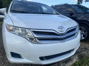 Toyota Venza LE AWD V6 2013 White