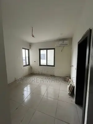 3bdrm Apartment in Ikeja Gra for rent