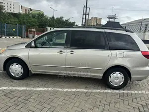 Toyota Sienna LE AWD 2005 Gold