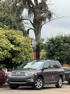 Toyota Highlander 2.7L 2WD 2013 Gray