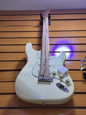 Fender Vintage Hot Rod '62 Stratocaster in Olympic White.