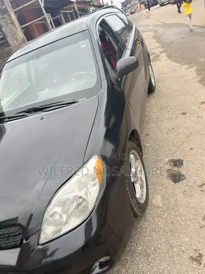 Toyota Matrix XR Hatchback FWD (1.8L 4cyl 4A) 2007 Black