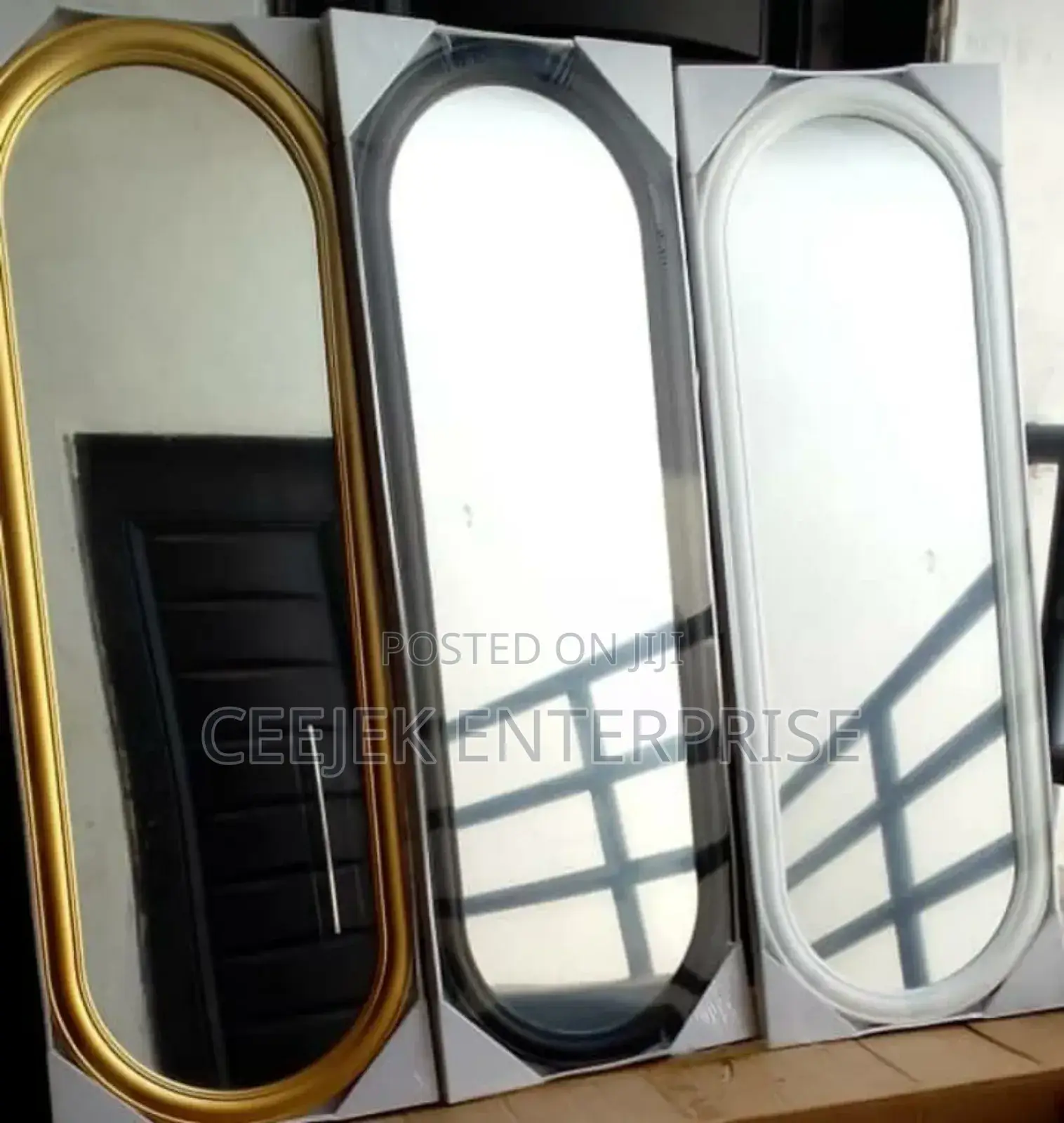 Oval Design Wall Mount Mirror