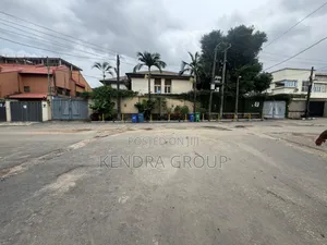 5bdrm Mansion in Adeniyi Jones, Ikeja for sale