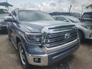 Toyota Sequoia Platinum 4dr SUV (5.7L 8cyl 6A) 2016