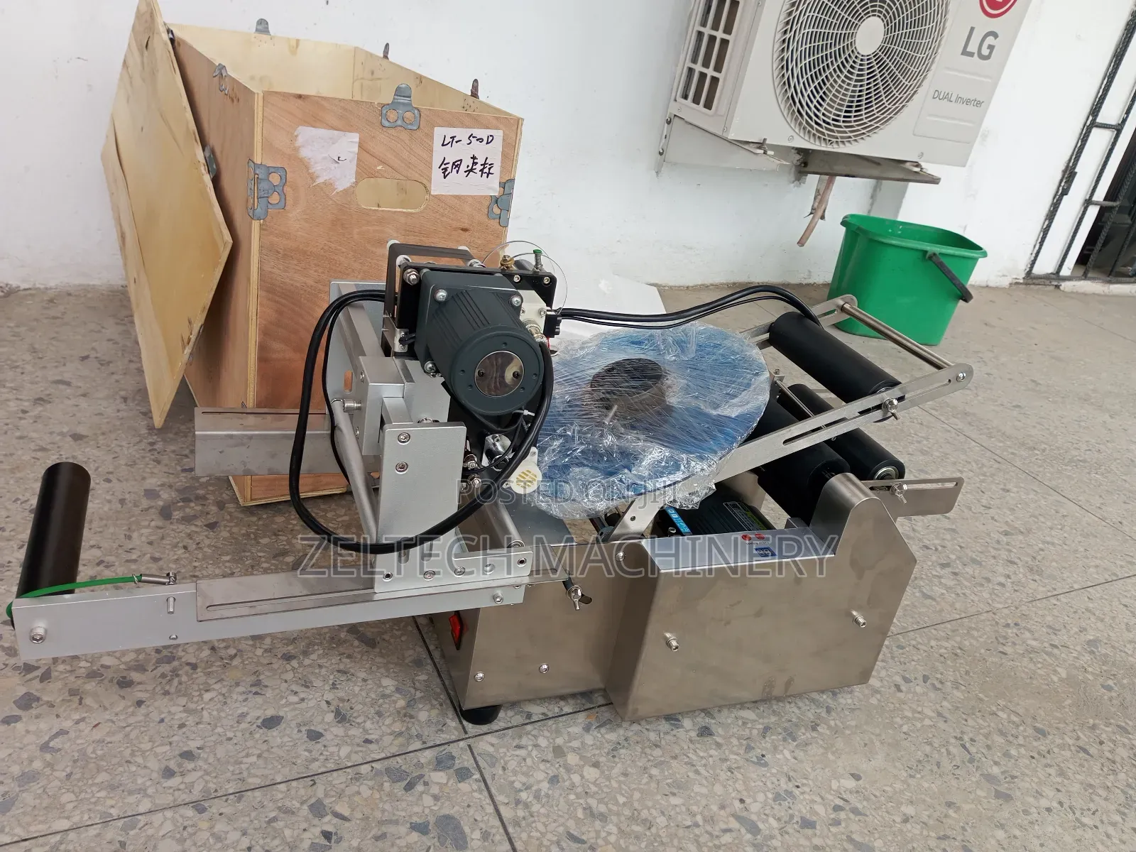 Round Bottle Labelling Machine