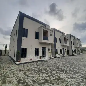 5bdrm Townhouse/Terrace in Kado for sale