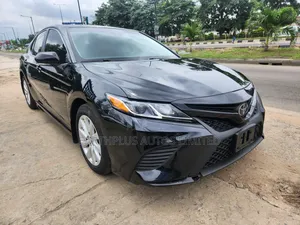 Toyota Camry SE FWD (2.5L 4cyl 8AM) 2018 Black