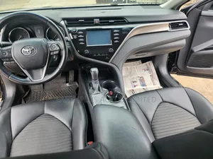 Toyota Camry SE FWD (2.5L 4cyl 8AM) 2018 Black
