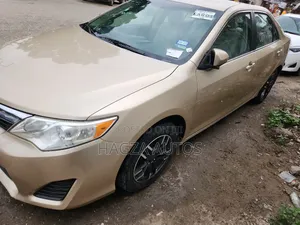 Toyota Camry LE 4dr Sedan (2.5L 4cyl 6A) 2012 Gold