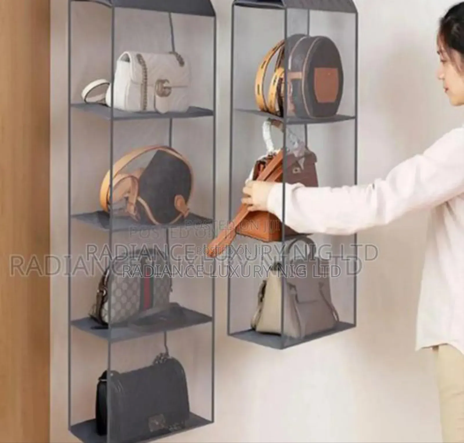 4 Steps Bag Storage Hanger