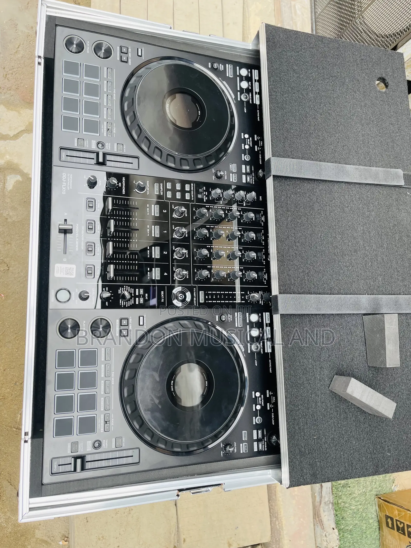 FLX 10 Dj Controller With Flight Case
