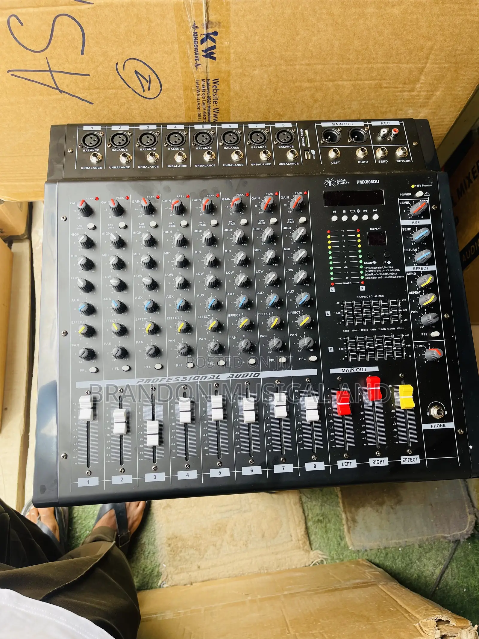 Black Spider 8 Channels Powered Mixer