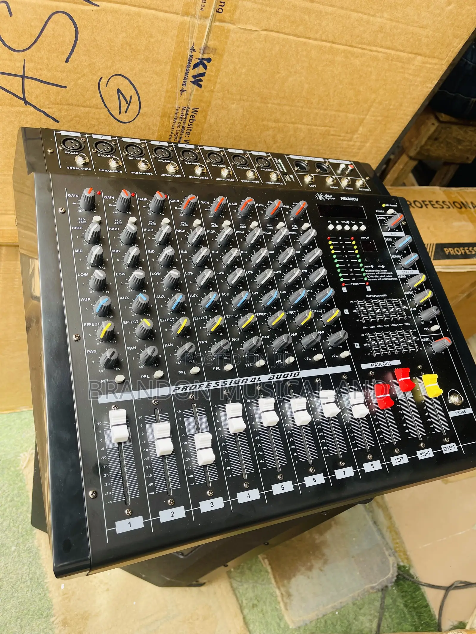 Black Spider 8 Channels Powered Mixer