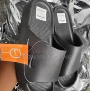 Nike Calm Slides