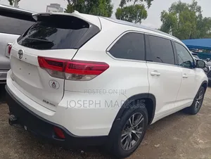 Toyota Highlander XLE 4x4 V6 (3.5L 6cyl 8A) 2018 White