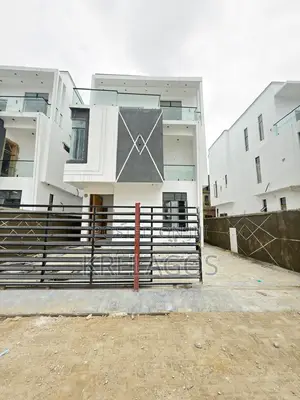 5bdrm Duplex in Chevron for sale
