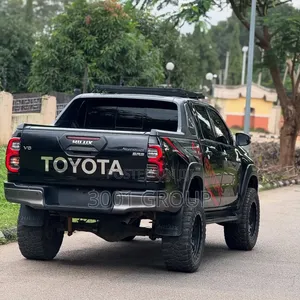 Toyota Hilux 2023 Black