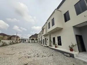 5bdrm Townhouse/Terrace in Kado for sale