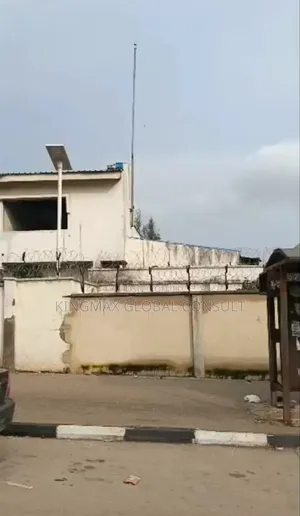 2 Duplex Is for Sale Each of the Duplex Land