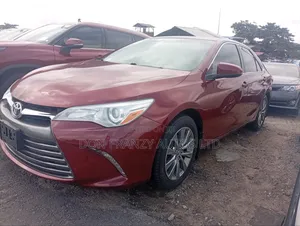 Toyota Camry XLE 4dr Sedan (2.5L 4cyl 6A) 2016 Red