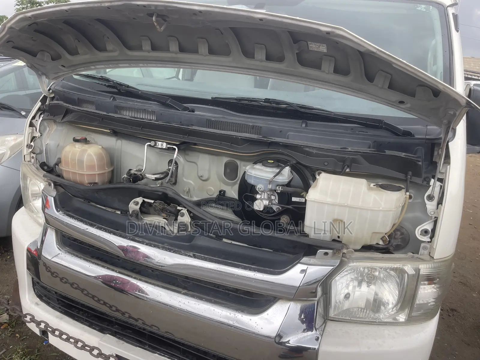 Toyota HiAce 2016 White