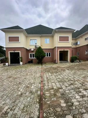 4bdrm Townhouse/Terrace in Close To Catholic for sale