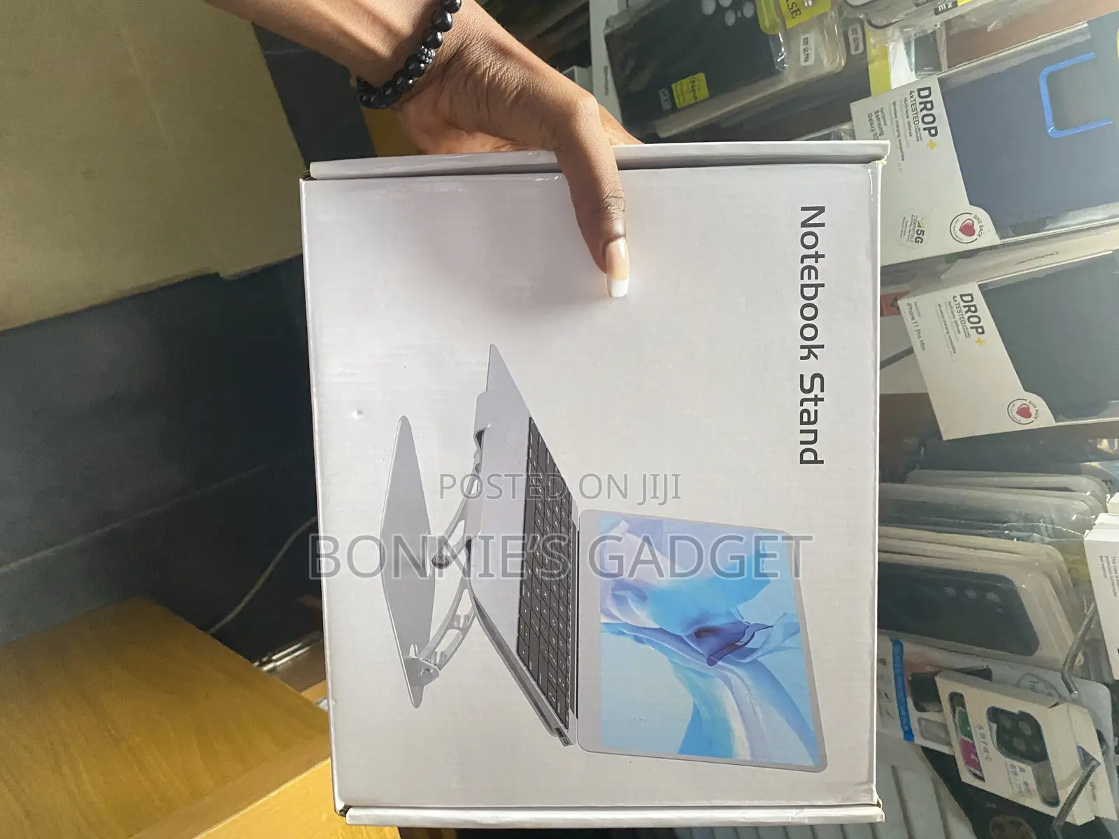 Note Pad Stand Is Designed to Elevate Your Laptop