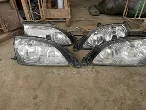 Set Headlamp Avensis 2001