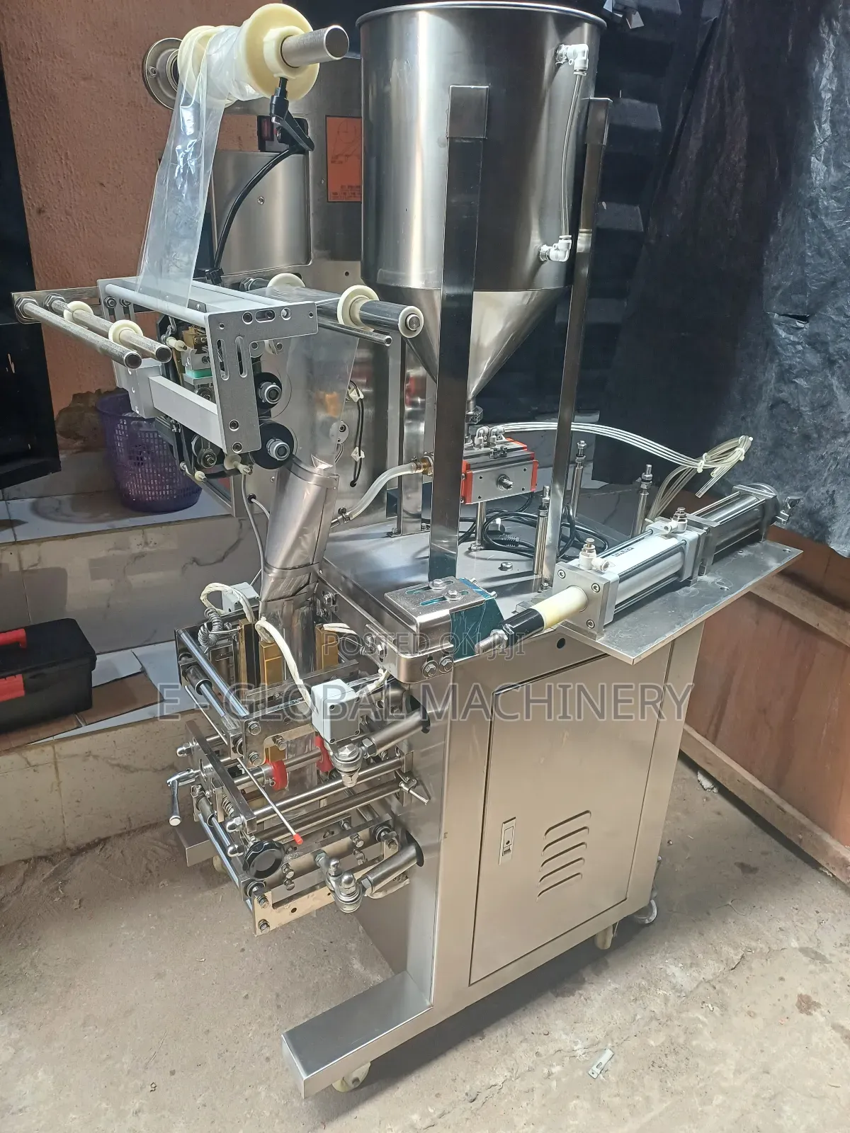 Auto Liquid and Paste Packaging Machine