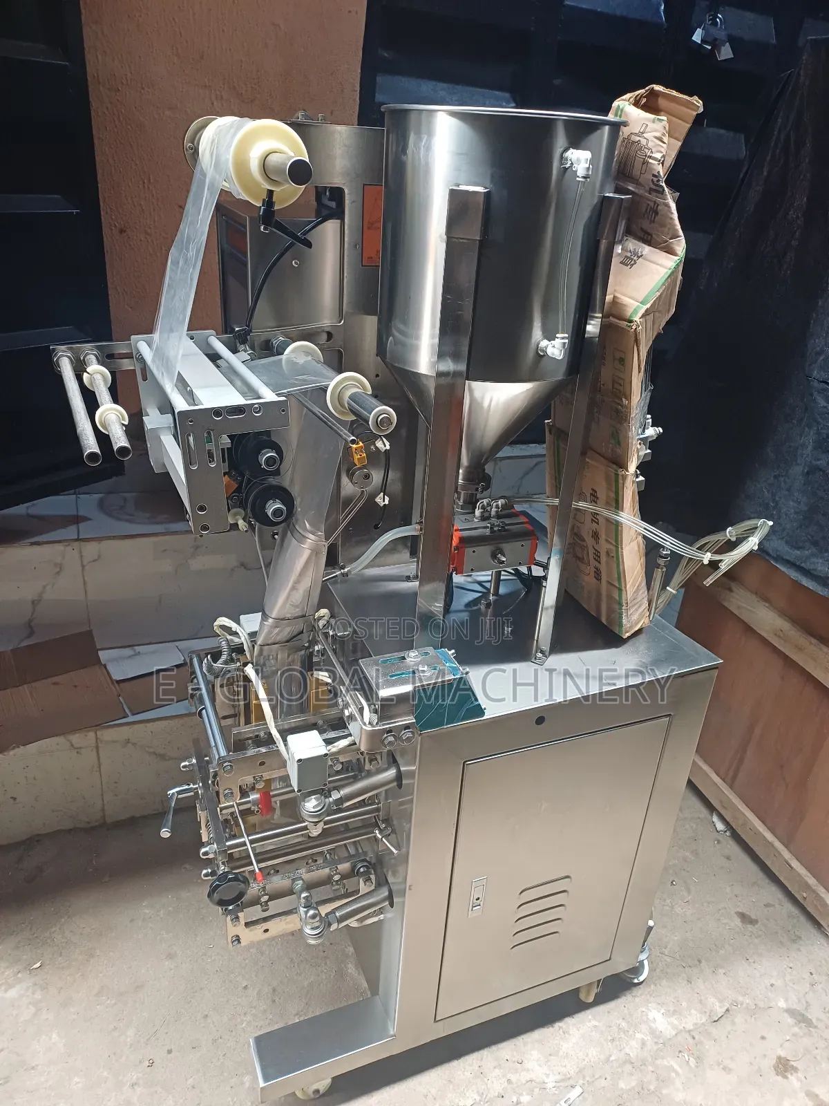 Auto Liquid and Paste Packaging Machine