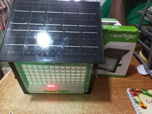 100w Wowtiger Solar Flood Light