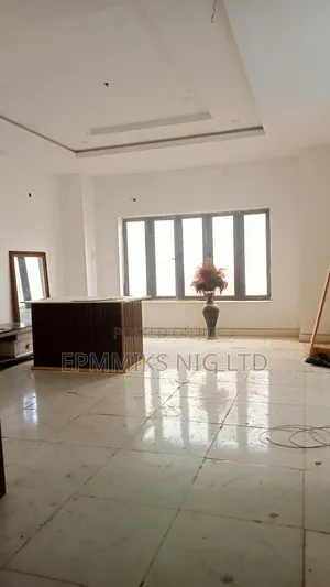 5 Bedrooms Duplex