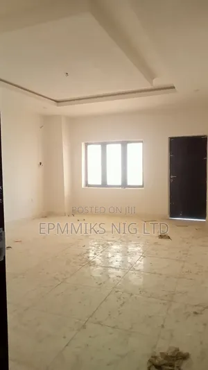 5 Bedrooms Duplex