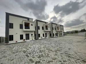 5bdrm Townhouse/Terrace in Kado for sale