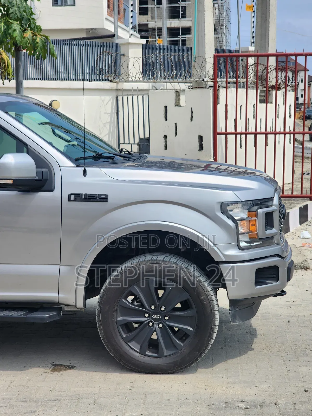 Ford F-150 Lariat 4x4 SuperCab Styleside 8 ft. box 163 in. WB 2020 Gray