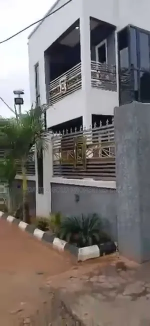 5bdrm Duplex in Benin City for sale