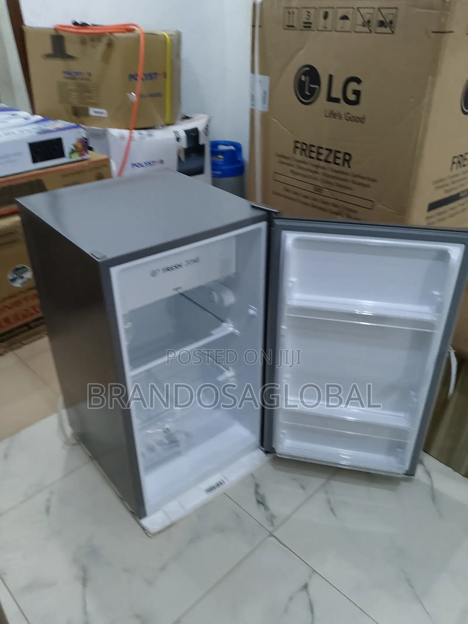 Hisense 121dr – Compact Cooling for Urban Living