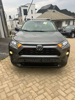 Toyota RAV4 XLE 2021 Gray