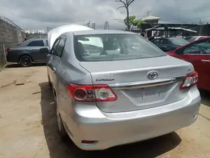 Toyota Corolla LE Special Edition 4dr Sedan (1.8L 4cyl 4A) 2013 Silver