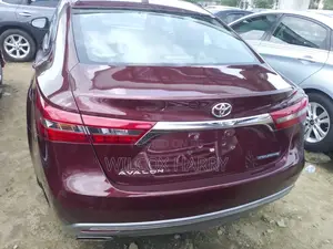 Toyota Avalon XLE Plus FWD Sedan (3.6L 6cyl 6A) 2016 Red