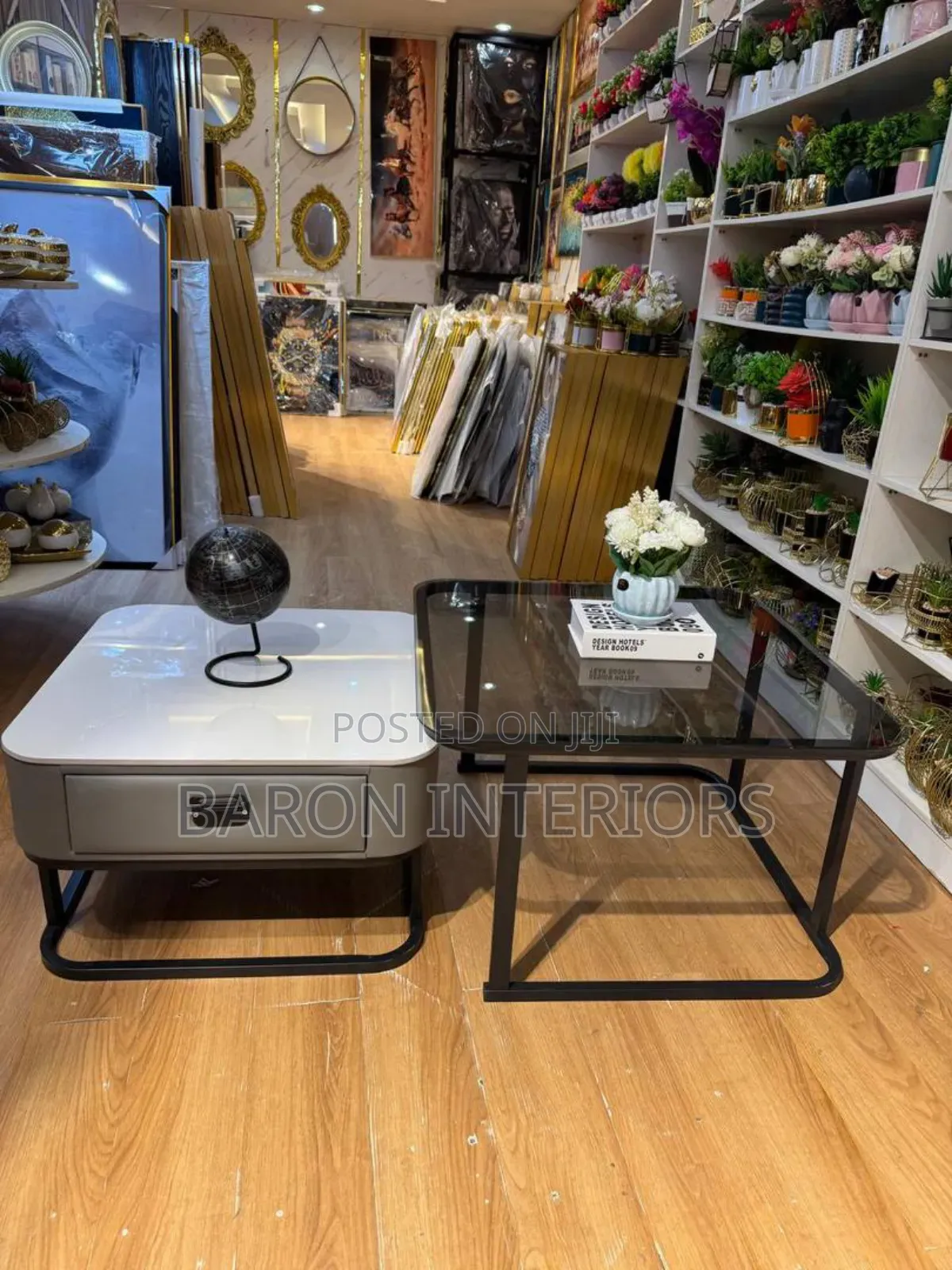 C Inenter Table With Side Table Is Available as Seen