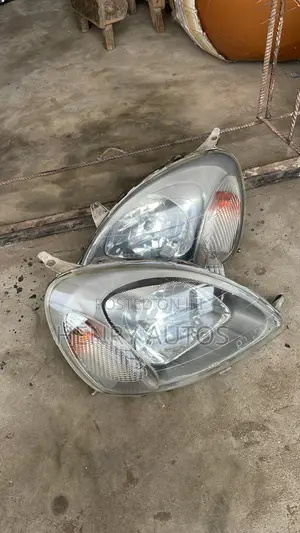 Set Headlamp Yaris Echo 2003