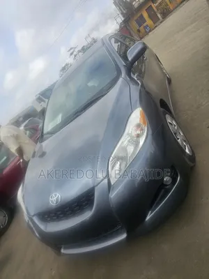 Toyota Matrix Hatchback FWD (1.8L 4cyl 5M) 2010 Gray