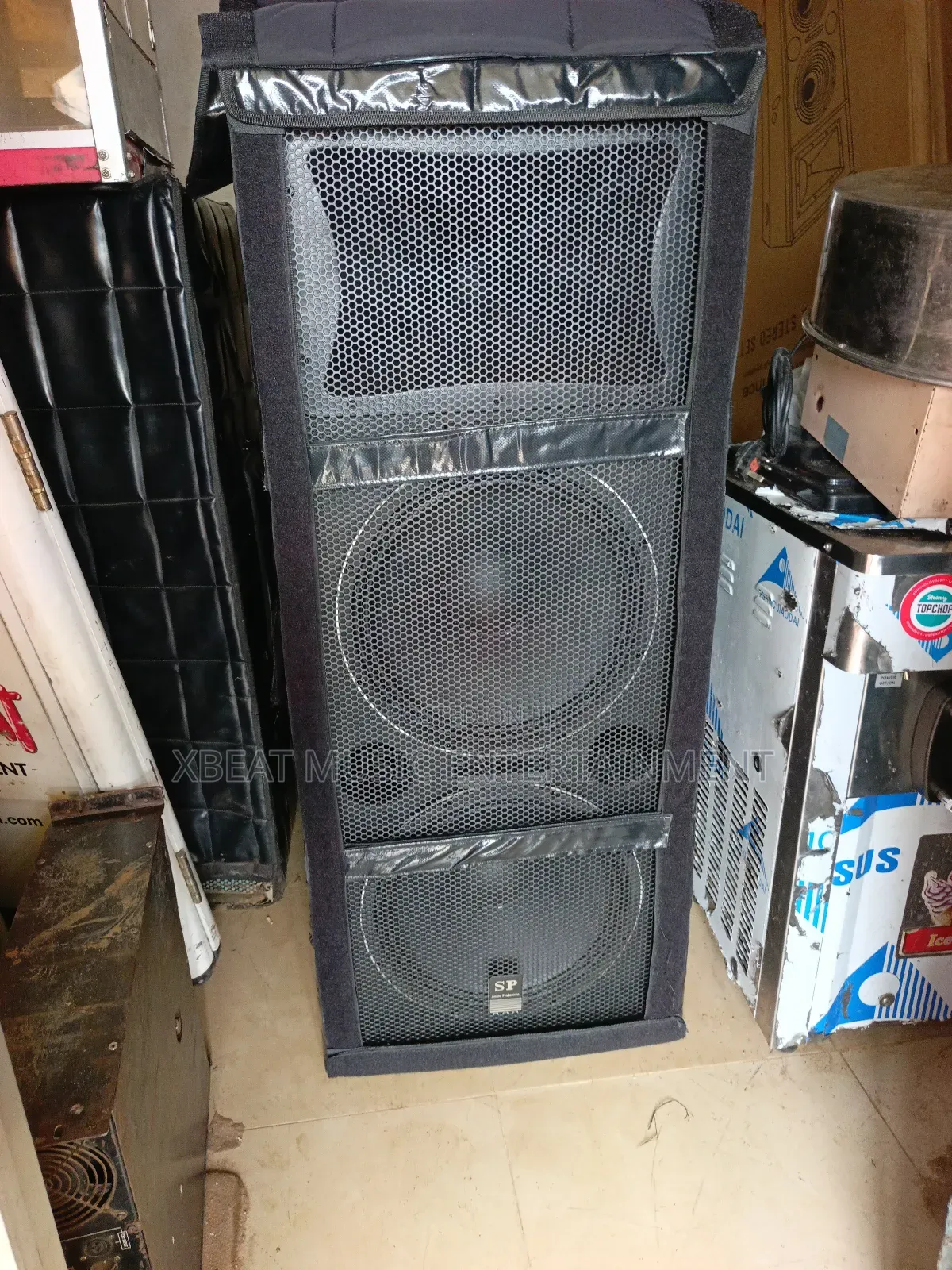 Rentage Of Speakers And Dj Controller
