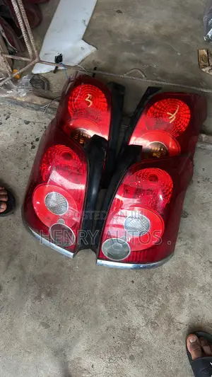 Set Rear Light Avensis 2006 Wagon