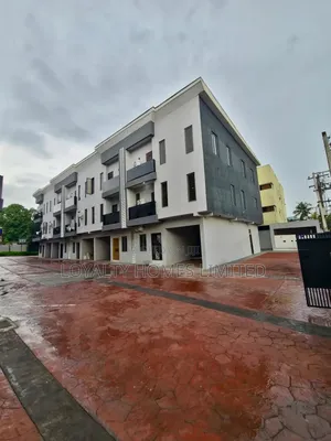 5bdrm Townhouse/Terrace in Shonibare Estate, Maryland for sale