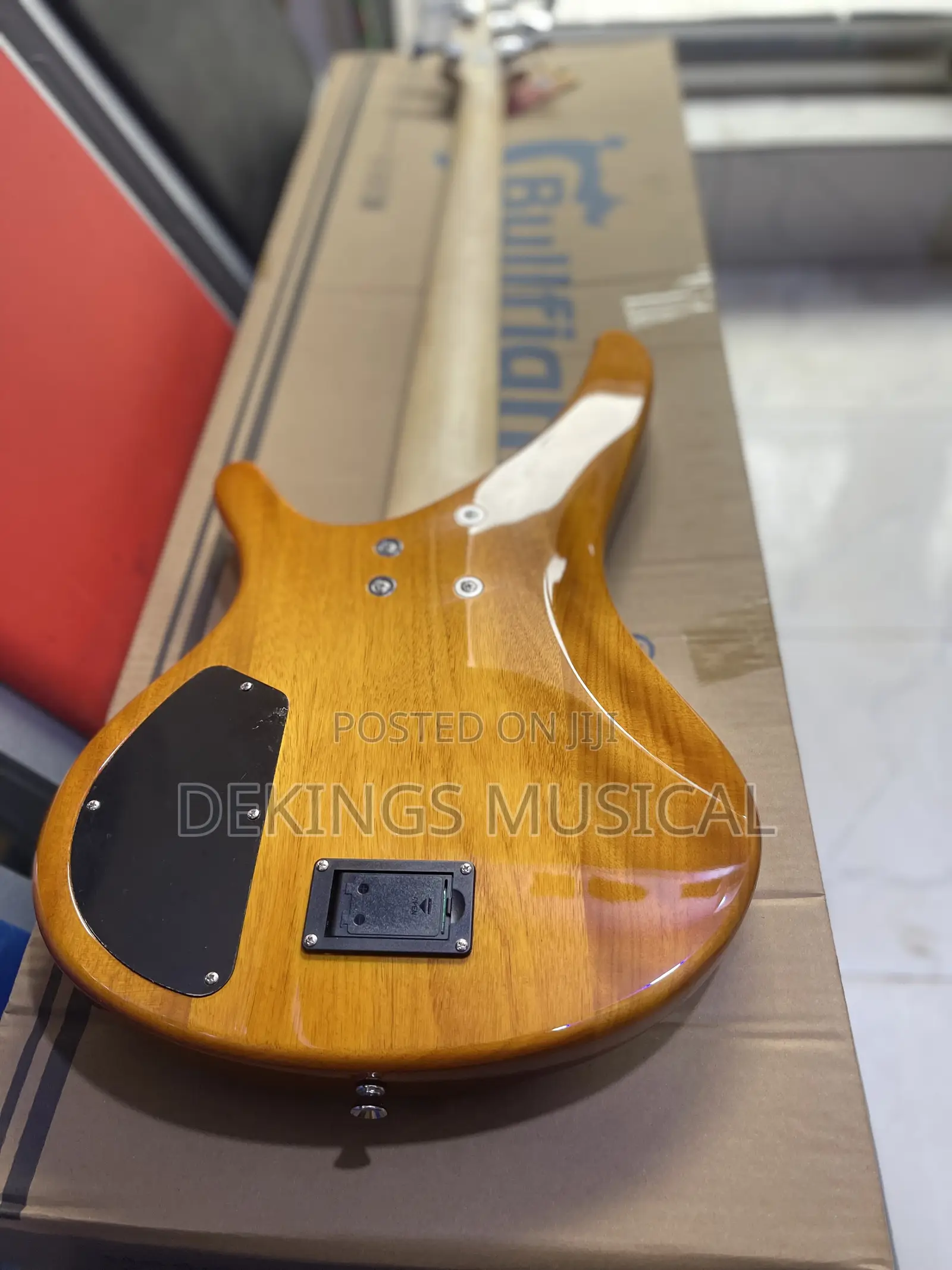 Bullfighter Active 5 Strings Electric Bass Guitar