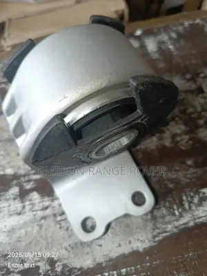 Gear Sitting Range Rover 2015