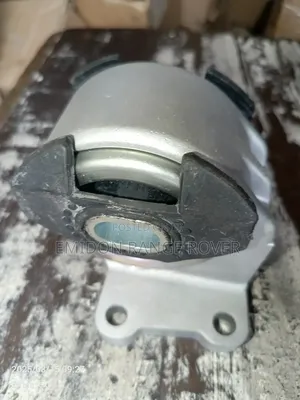 Gear Sitting Range Rover 2015